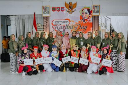 Lomba Senam Kreasi dalam Peringatan hari Kartini PKK Desa Bendoroto 