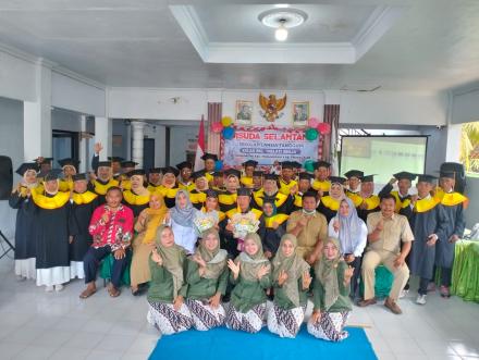 Wisuda Sekolah Lansia Tangguh BKL Melati Senja 